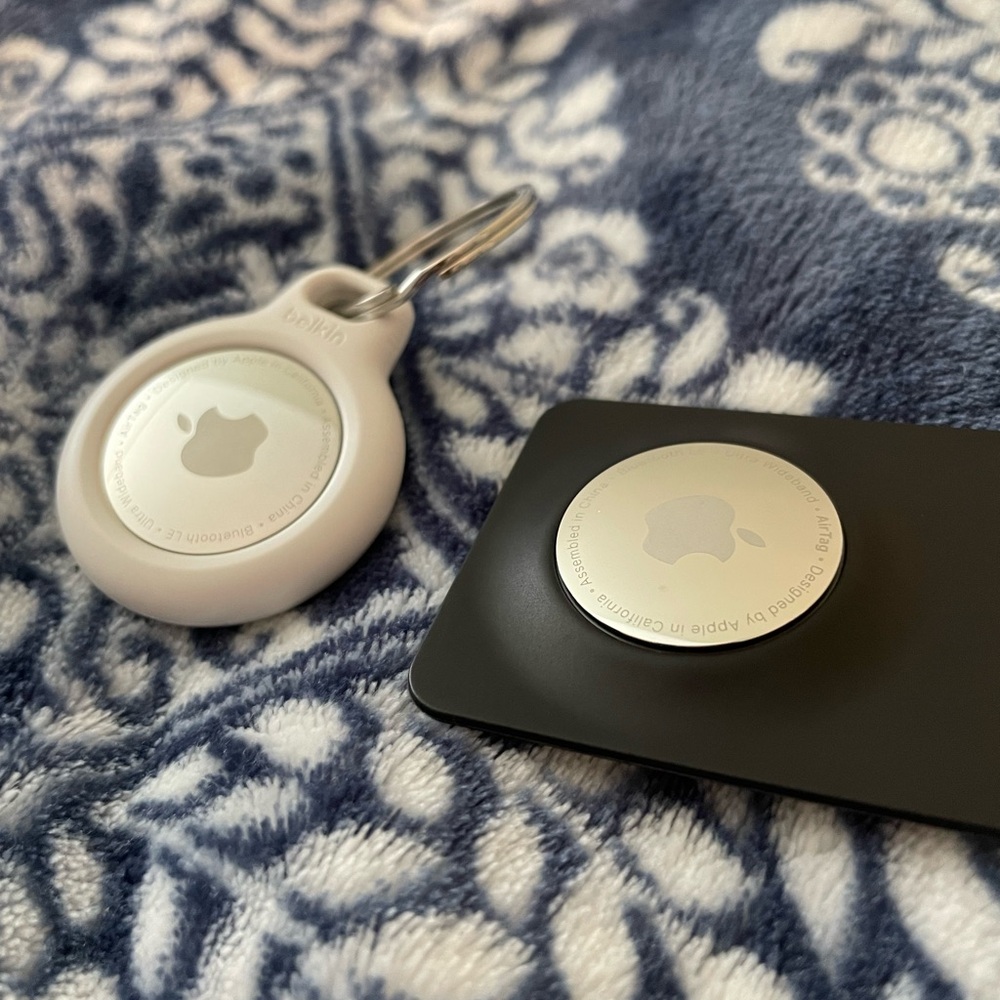 USED ONCE Apple AirTags (2), Belkin Keychain and Belkin Wallet Insert - Like New